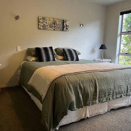 Lavender Hill Bed & Breakfast Riverhead Exterior photo